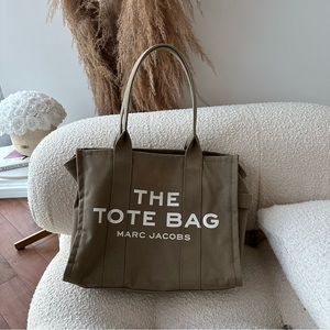 Marc Jacobs The Large Tote Bag